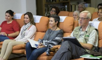 De derecha a izquierda, Pedro Pozas (Proyecto Gran Simio), Mercedes Valle (Lalibela Food Company) y Mª Paz Esteve (madre de Tomás)